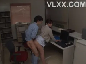Cô gái mắt to dễ thương và ông già đeo kính đang quan hệ tình dục, chi tiết cận cảnh rõ nét về cảnh quan hệ, nhiều tư thế phục vụ và chinh phục ông già