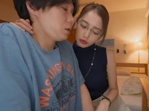 Làm tình cùng cô hàng xóm dâm dục bằng tư thế doggy